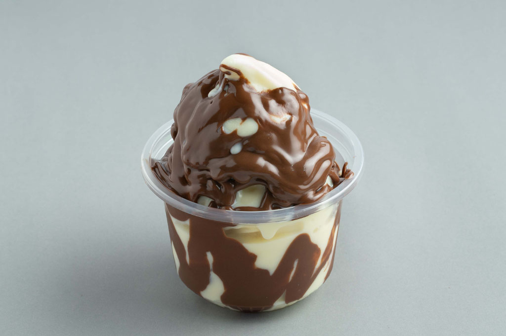 134-Chocolate Topping Sauce Ice Cream .jpg